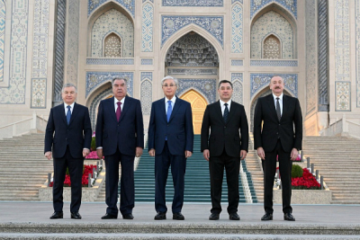 «Китай строит у нас дороги, Россия — нефтепроводы, а Азербайджан? Присылает телеграммы с поздравлениями»