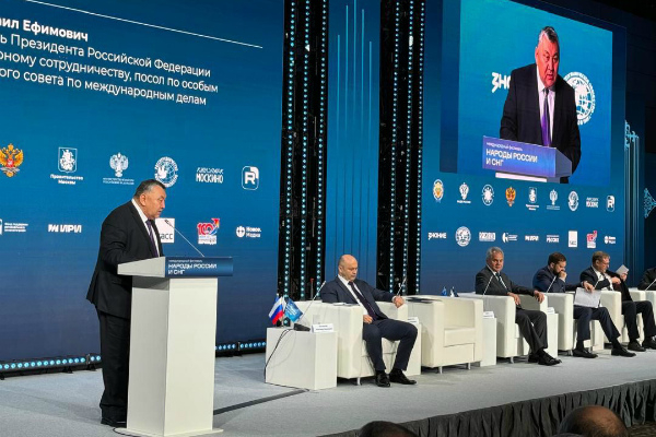 Госсекретарь Марат Иманкулов принял участие в международном фестивальюе «Народы России и СНГ» в Москве