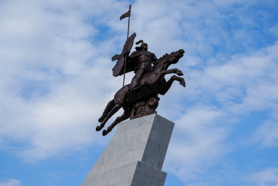 В столице прошло открытие памятника «Айкөл Манас»