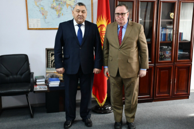 Секретарь Совета безопасности Марат Иманкулов встретился с послом США в КР Лесли Вигери