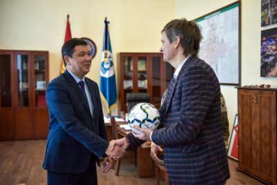 Мэр столицы принял футбольный клуб «Алга-Бишкек»