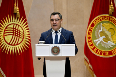 Президент Садыр Жапаров вручил госнаграды отличившимся кыргызстанцам