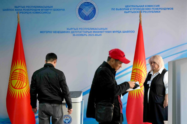 В Кыргызстане завершилось голосование — все избирательные участки закрыты