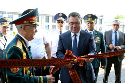 Садыр Жапаров открыл новое здание воинской части в Бишкеке